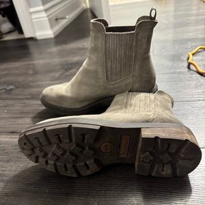 Timberland brimfield mid boot size 8
